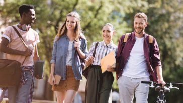 etudiants entrant à l'université