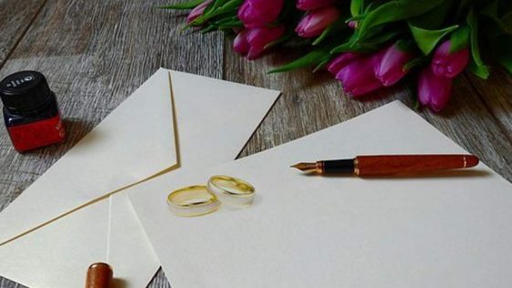 Illustration avec enveloppe et alliances