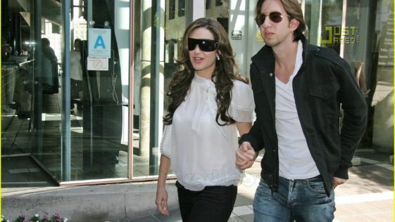 Justin siegel tenant la main d'emmy Rossum