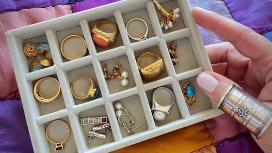 bijoux tendance dans boîte à bijoux