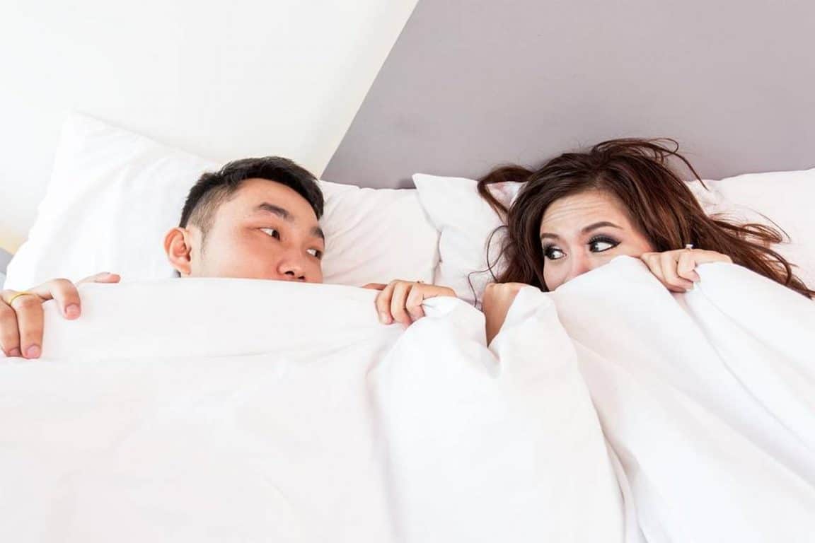 Couple au lit