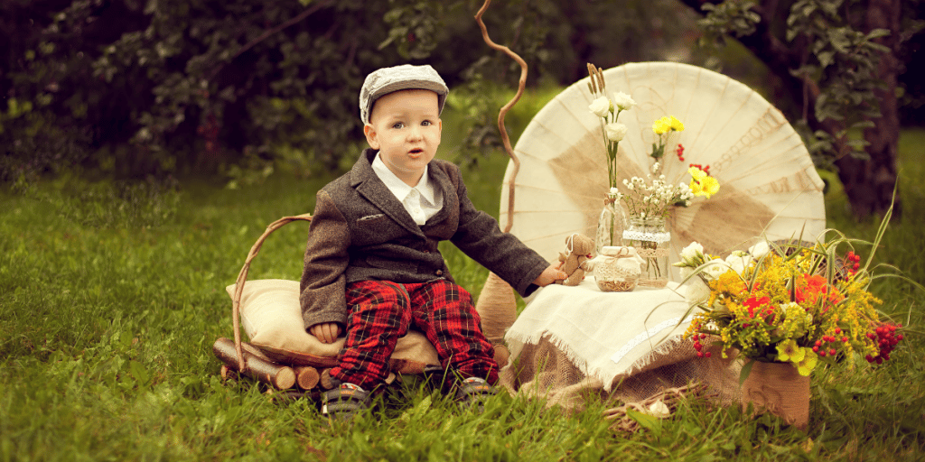un enfant dans le jardin