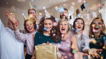 fête d'anniversaire avec la famille et amis