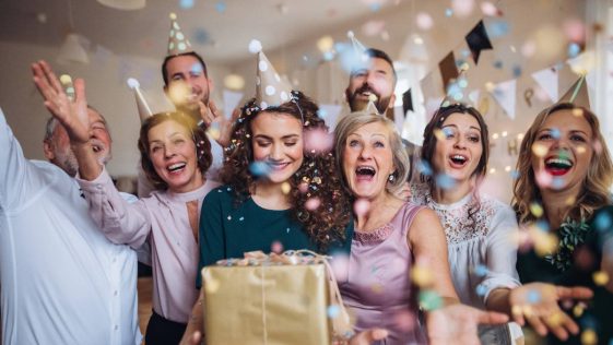 fête d'anniversaire avec la famille et amis