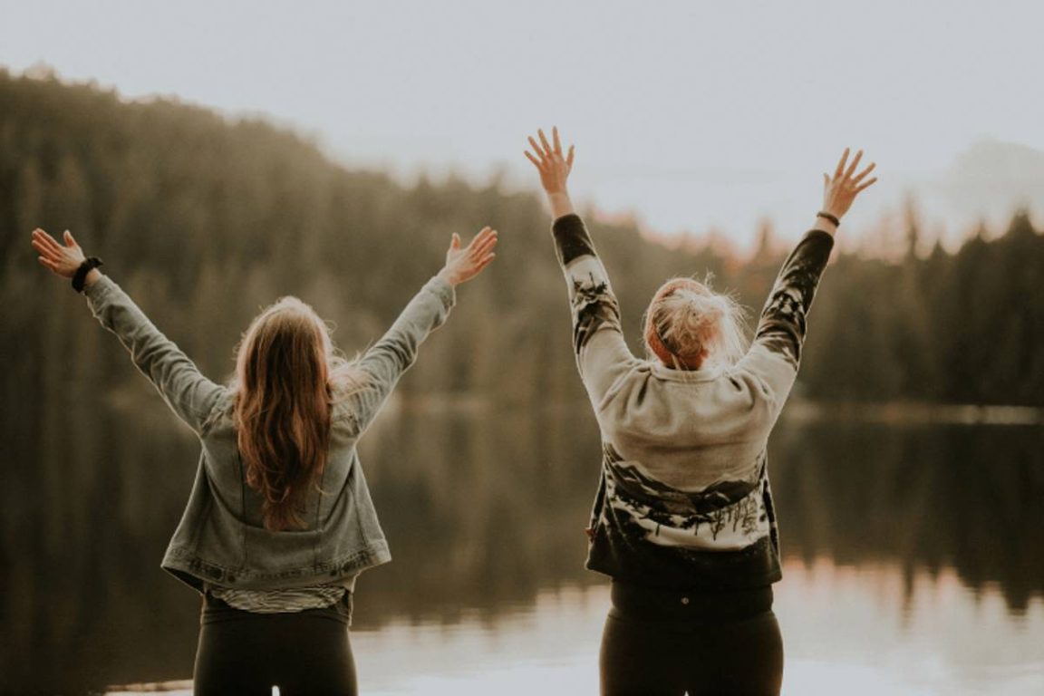 types de repos deux femmes en montagne
