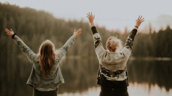 types de repos deux femmes en montagne