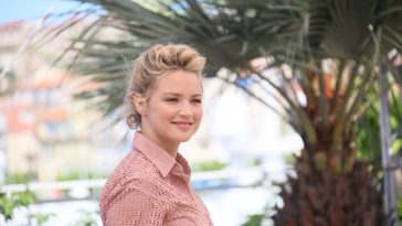 virginie efira en robe rose