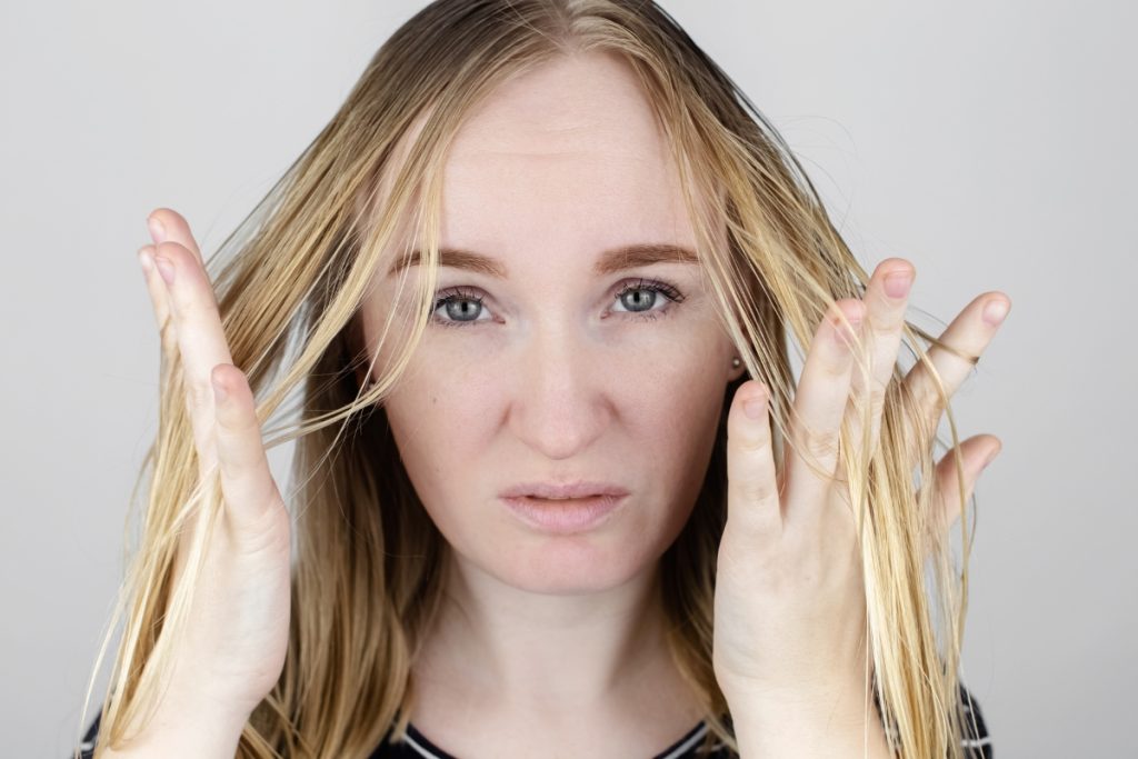 cheveux gras pourquoi