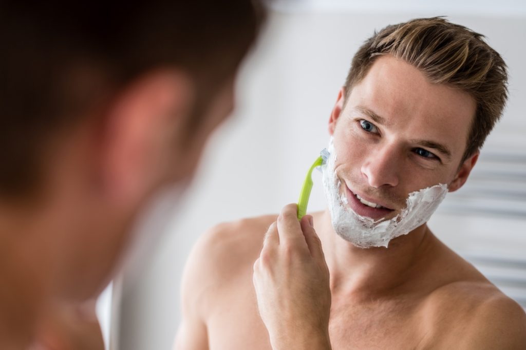 homme rasage 