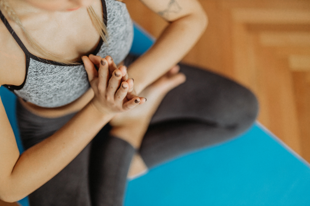 yoga à petits prix avec kanijay avec decathlon