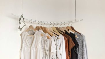 vêtements suspendus
