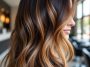 découvrez la technique du balayage miel, idéale pour illuminer vos cheveux avec des reflets naturels et ensoleillés. obtenez un éclaircissement subtil et chaleureux pour un look éclatant et tendance.