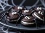 Découvrez notre recette de whoopies araignées, des petits gâteaux moelleux et amusants, parfaits pour surprendre et régaler vos invités lors de votre fête d'Halloween. Faciles à réaliser, ces douceurs effrayantes raviront petits et grands gourmands !