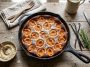 découvrez la recette traditionnelle du clafoutis aux abricots de grand-mère, revisitée sans farine pour un appareil ultra fondant et gourmand, idéal pour vos desserts estivaux.
