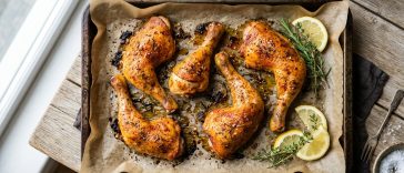 découvrez comment cuire des cuisses de poulet au four avec une peau croustillante et une chair juteuse grâce à des conseils précis sur la température et la durée de cuisson.