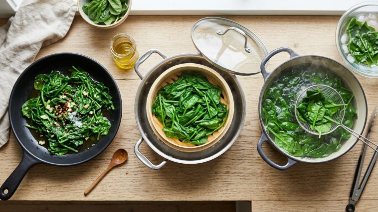 découvrez les meilleures méthodes pour cuire vos épinards frais : à la poêle en 3 minutes, à la vapeur ou à l'eau. comparaison des techniques avec temps de cuisson précis pour un résultat parfait.